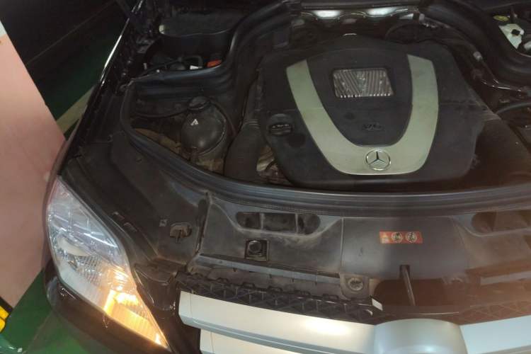 Used Mercedes-Benz GLK-Class 2011 GLK 300 4MATIC Dynamic Model Engine Bay Right
