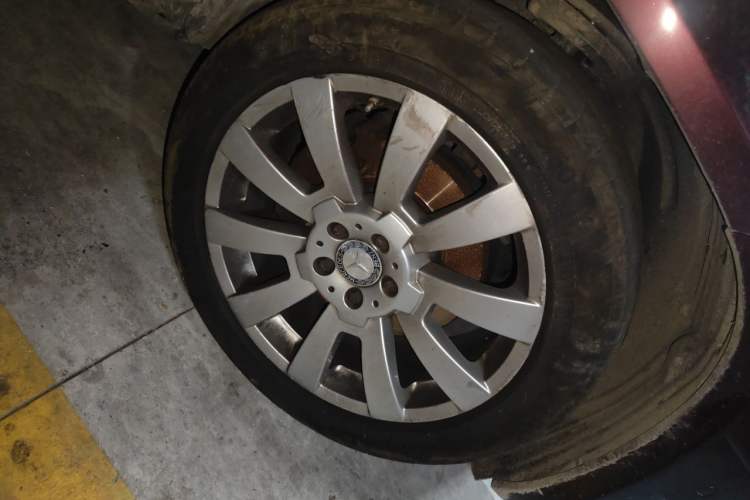 Used Mercedes-Benz GLK-Class 2011 GLK 300 4MATIC Fashion Model Right Front Wheel Hub