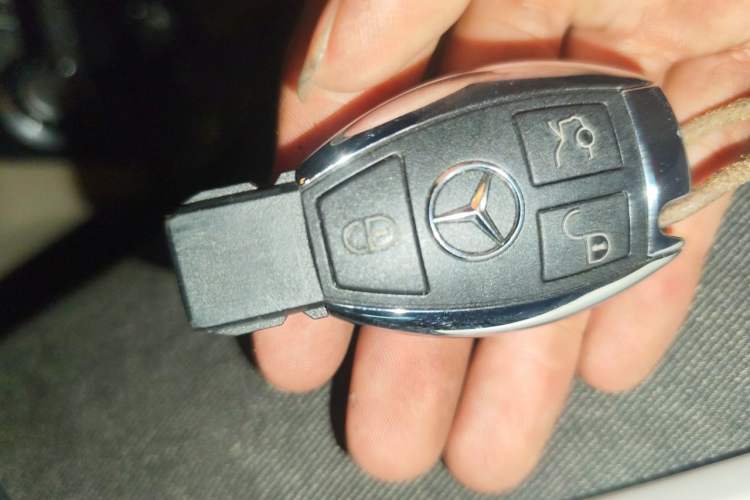 Used Mercedes-Benz GLK-Class 2011 GLK 300 4MATIC Dynamic Model Vehicle Key