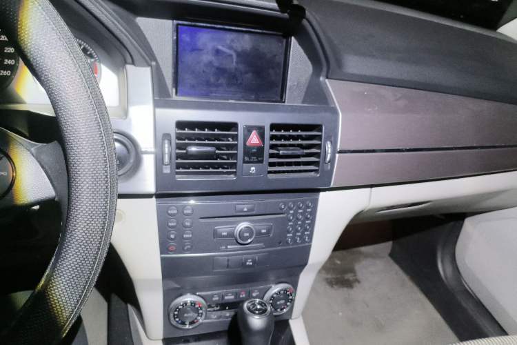 Used Mercedes-Benz GLK-Class 2011 GLK 300 4MATIC Luxury Model Audio And AC Panel
