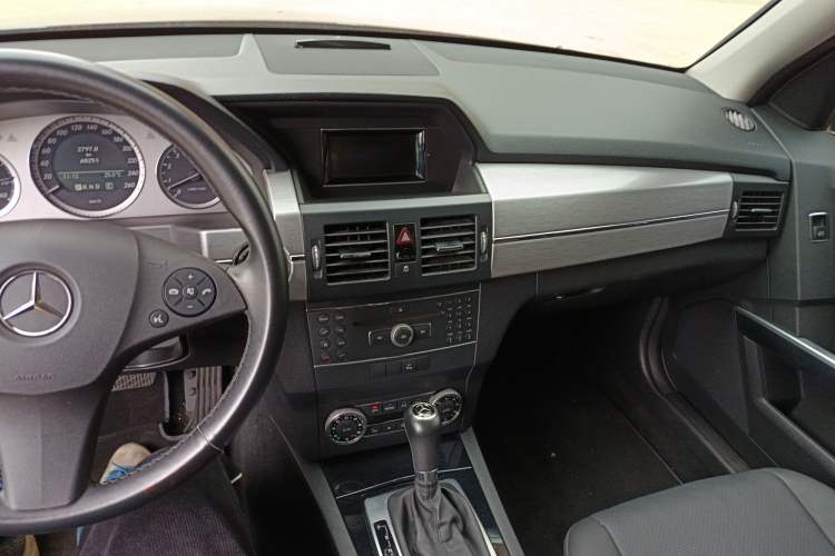 Used Mercedes-Benz GLK-Class 2011 GLK 300 4MATIC Dynamic Model Audio And AC Panel