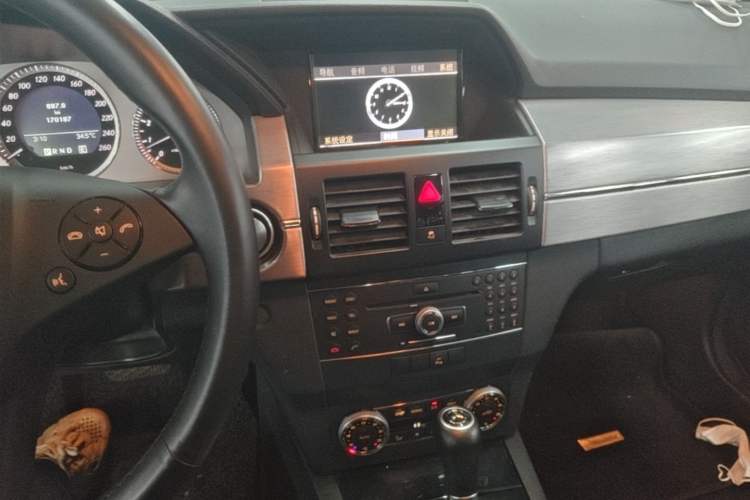 Used Mercedes-Benz GLK-Class 2011 GLK 300 4MATIC Luxury Model Audio And AC Panel