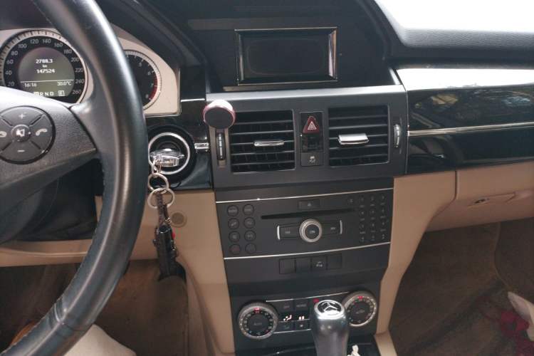 Used Mercedes-Benz GLK-Class 2011 GLK 300 4MATIC Fashion Model Audio And AC Panel