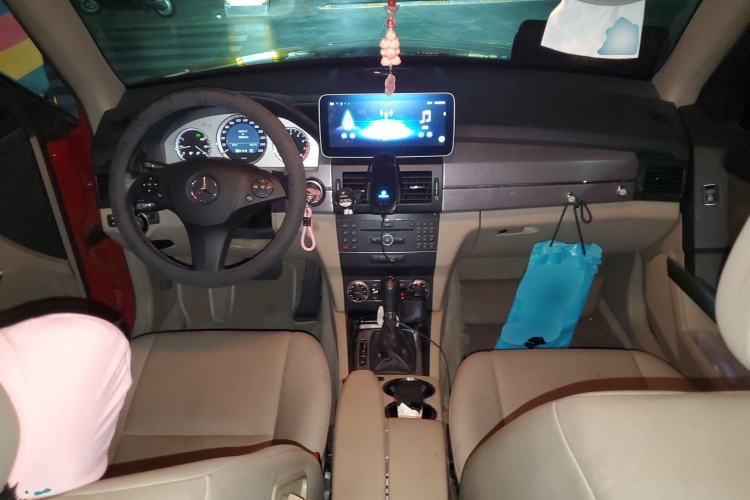 Used Mercedes-Benz GLK-Class 2011 GLK 300 4MATIC Dynamic Model Center Console