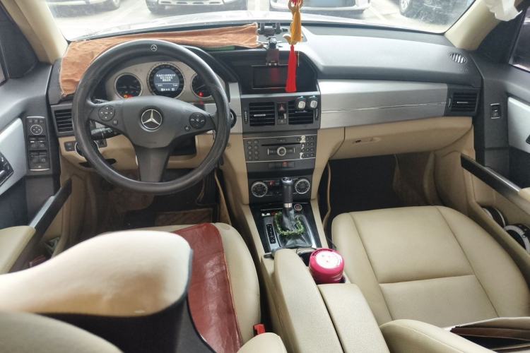 Used Mercedes-Benz GLK-Class 2011 GLK 300 4MATIC Dynamic Model Center Console