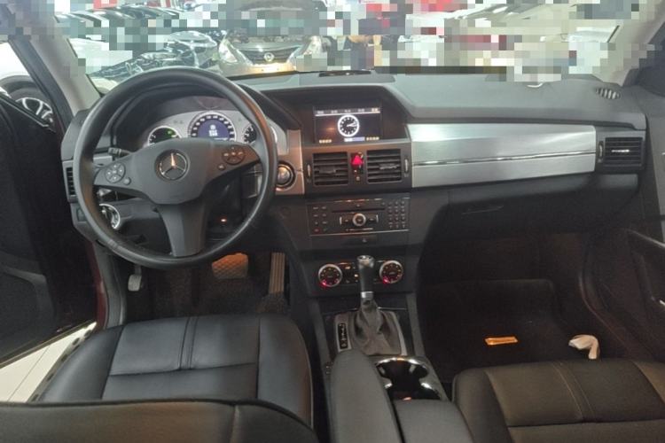 Used Mercedes-Benz GLK-Class 2011 GLK 300 4MATIC Luxury Model Center Console