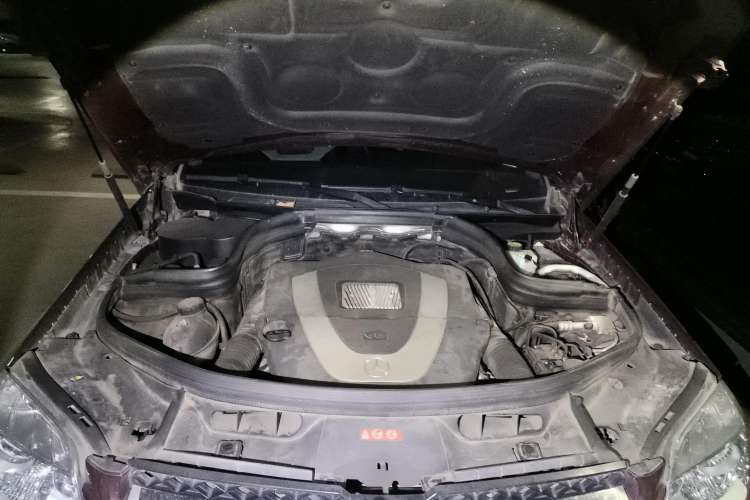 Used Mercedes-Benz GLK-Class 2011 GLK 300 4MATIC Luxury Model Engine Bay