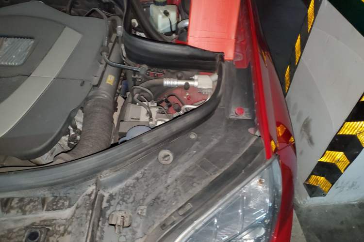 Used Mercedes-Benz GLK-Class 2011 GLK 300 4MATIC Dynamic Model Engine Bay Left