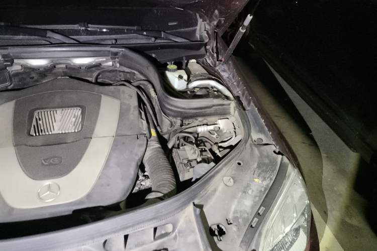 Used Mercedes-Benz GLK-Class 2011 GLK 300 4MATIC Luxury Model Engine Bay Left
