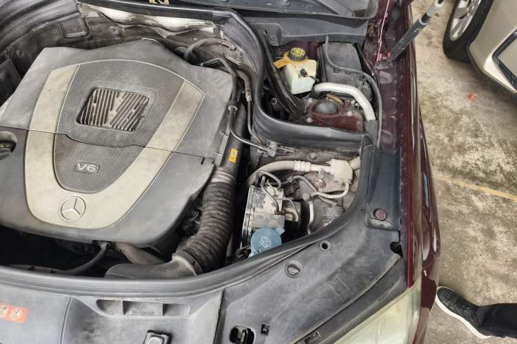 Used Mercedes-Benz GLK-Class 2011 GLK 300 4MATIC Dynamic Model Engine Bay Left