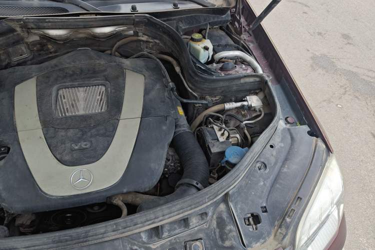 Used Mercedes-Benz GLK-Class 2011 GLK 300 4MATIC Fashion Model Engine Bay Left