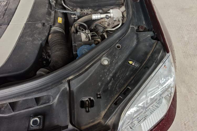Used Mercedes-Benz GLK-Class 2011 GLK 300 4MATIC Luxury Model Engine Bay Left