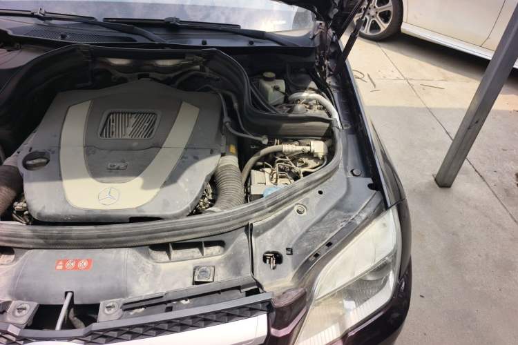 Used Mercedes-Benz GLK-Class 2011 GLK 300 4MATIC Dynamic Model Engine Bay Left