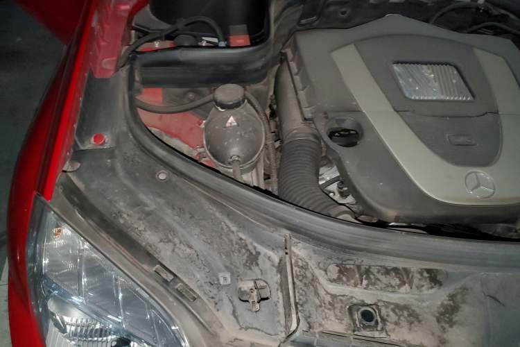 Used Mercedes-Benz GLK-Class 2011 GLK 300 4MATIC Dynamic Model Engine Bay Right