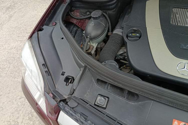 Used Mercedes-Benz GLK-Class 2011 GLK 300 4MATIC Dynamic Model Engine Bay Right