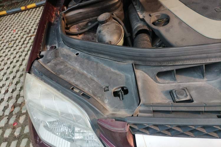 Used Mercedes-Benz GLK-Class 2011 GLK 300 4MATIC Fashion Model Engine Bay Right