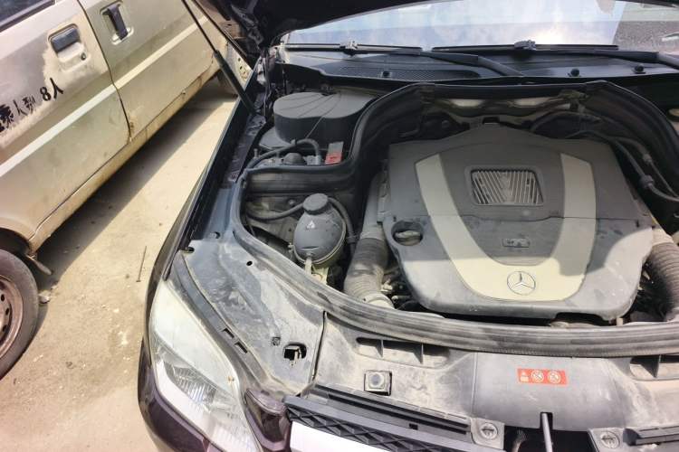 Used Mercedes-Benz GLK-Class 2011 GLK 300 4MATIC Dynamic Model Engine Bay Right