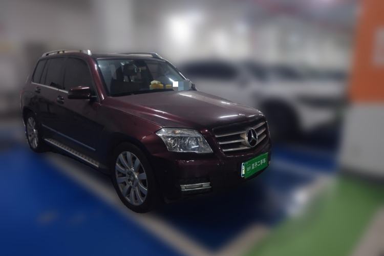 Used Mercedes-Benz GLK-Class 2011 GLK 300 4MATIC Luxury Model Front Right 45 Deg