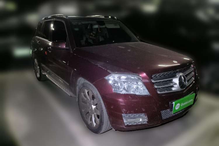Used Mercedes-Benz GLK-Class 2011 GLK 300 4MATIC Luxury Model Front Right 45 Deg