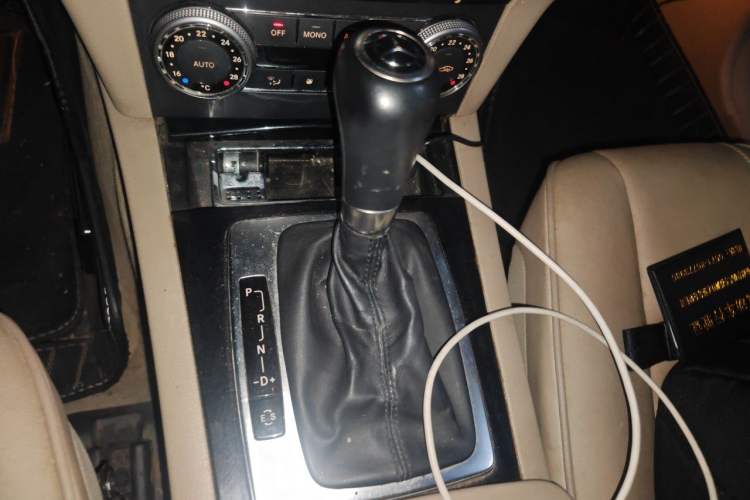 Used Mercedes-Benz GLK-Class 2011 GLK 300 4MATIC Luxury Model Gear Lever