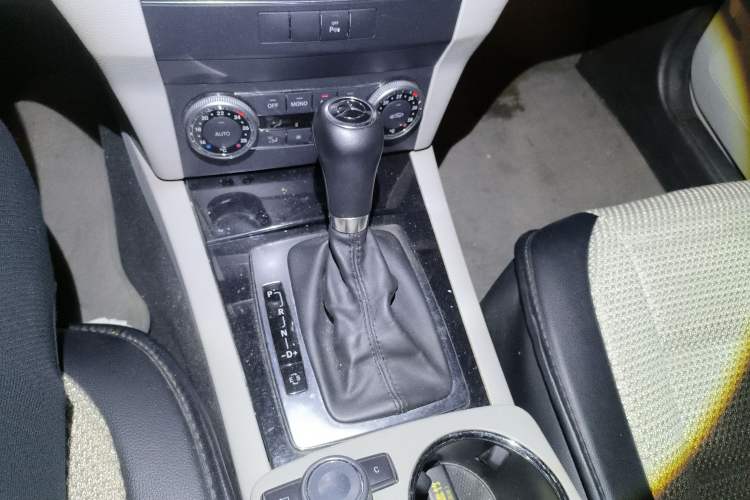 Used Mercedes-Benz GLK-Class 2011 GLK 300 4MATIC Luxury Model Gear Lever