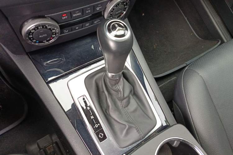 Used Mercedes-Benz GLK-Class 2011 GLK 300 4MATIC Dynamic Model Gear Lever