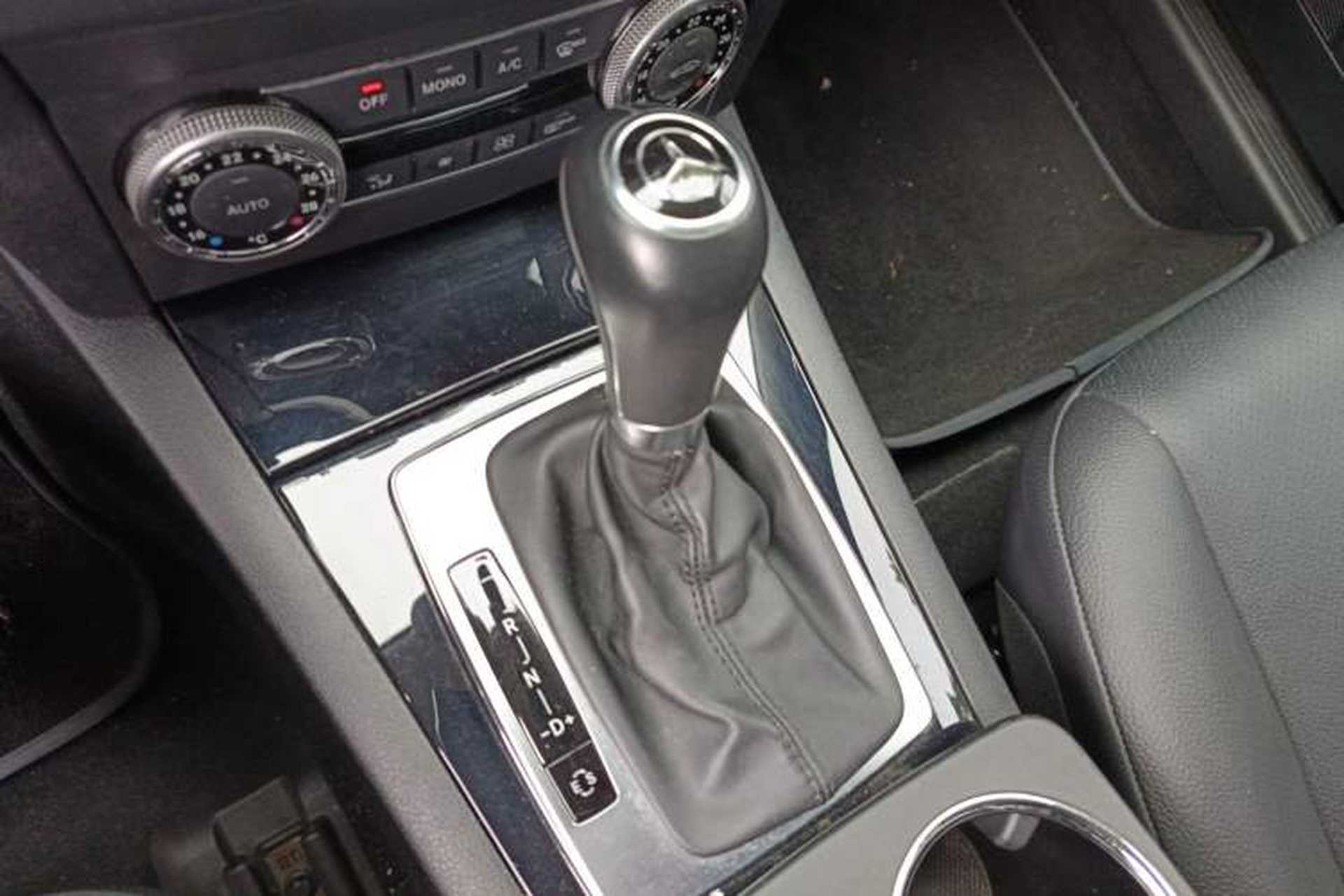 Used Mercedes-Benz GLK-Class 2011 GLK 300 4MATIC Dynamic Model Gear Lever