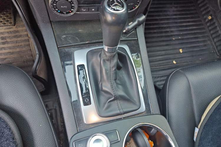 Used Mercedes-Benz GLK-Class 2011 GLK 300 4MATIC Fashion Model Gear Lever