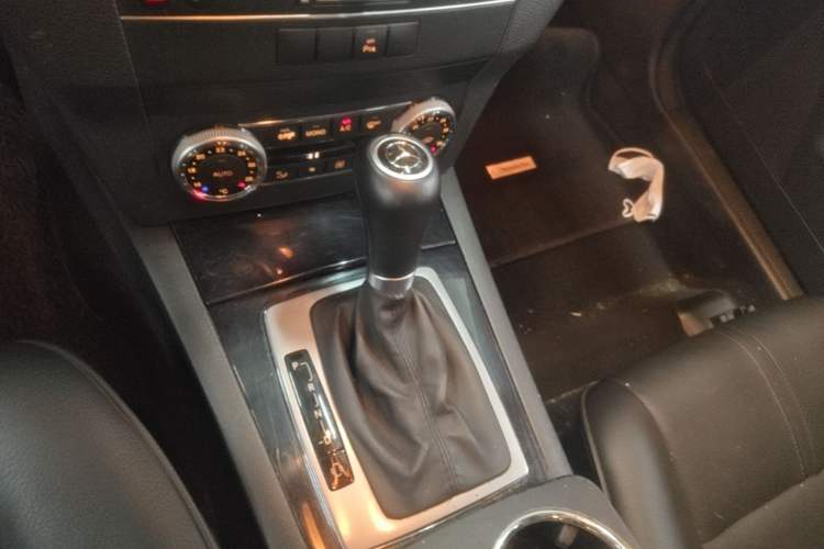 Used Mercedes-Benz GLK-Class 2011 GLK 300 4MATIC Luxury Model Gear Lever