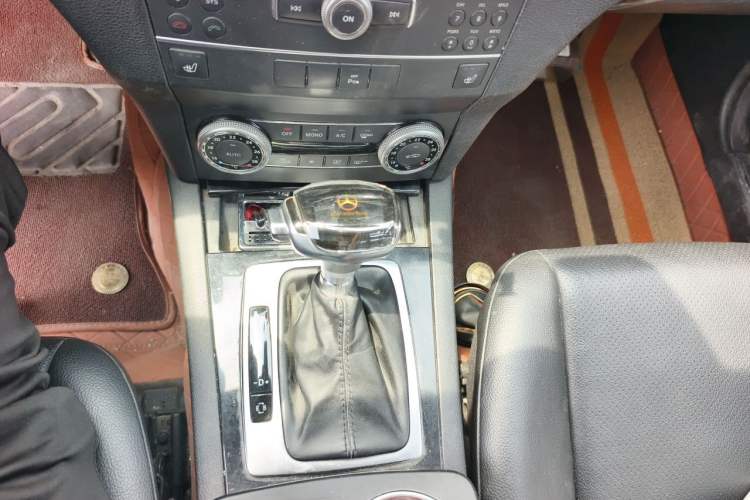 Used Mercedes-Benz GLK-Class 2011 GLK 300 4MATIC Dynamic Model Gear Lever
