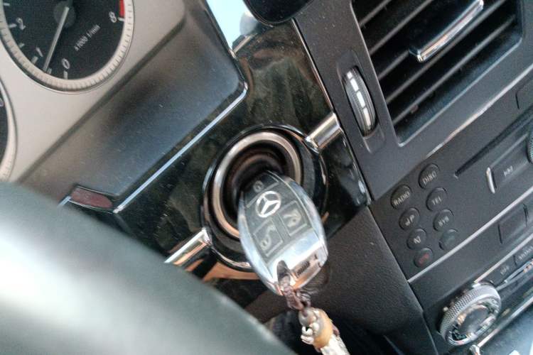 Used Mercedes-Benz GLK-Class 2011 GLK 300 4MATIC Fashion Model Interior 1