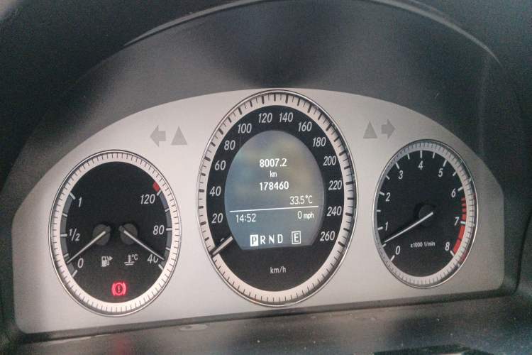 Used Mercedes-Benz GLK-Class 2011 GLK 300 4MATIC Fashion Model Odometer Close Up