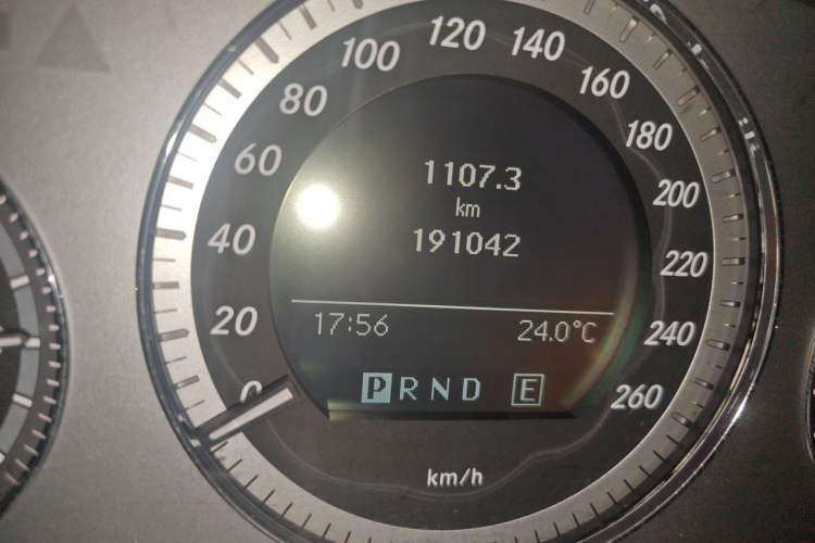 Used Mercedes-Benz GLK-Class 2011 GLK 300 4MATIC Luxury Model Odometer Close Up
