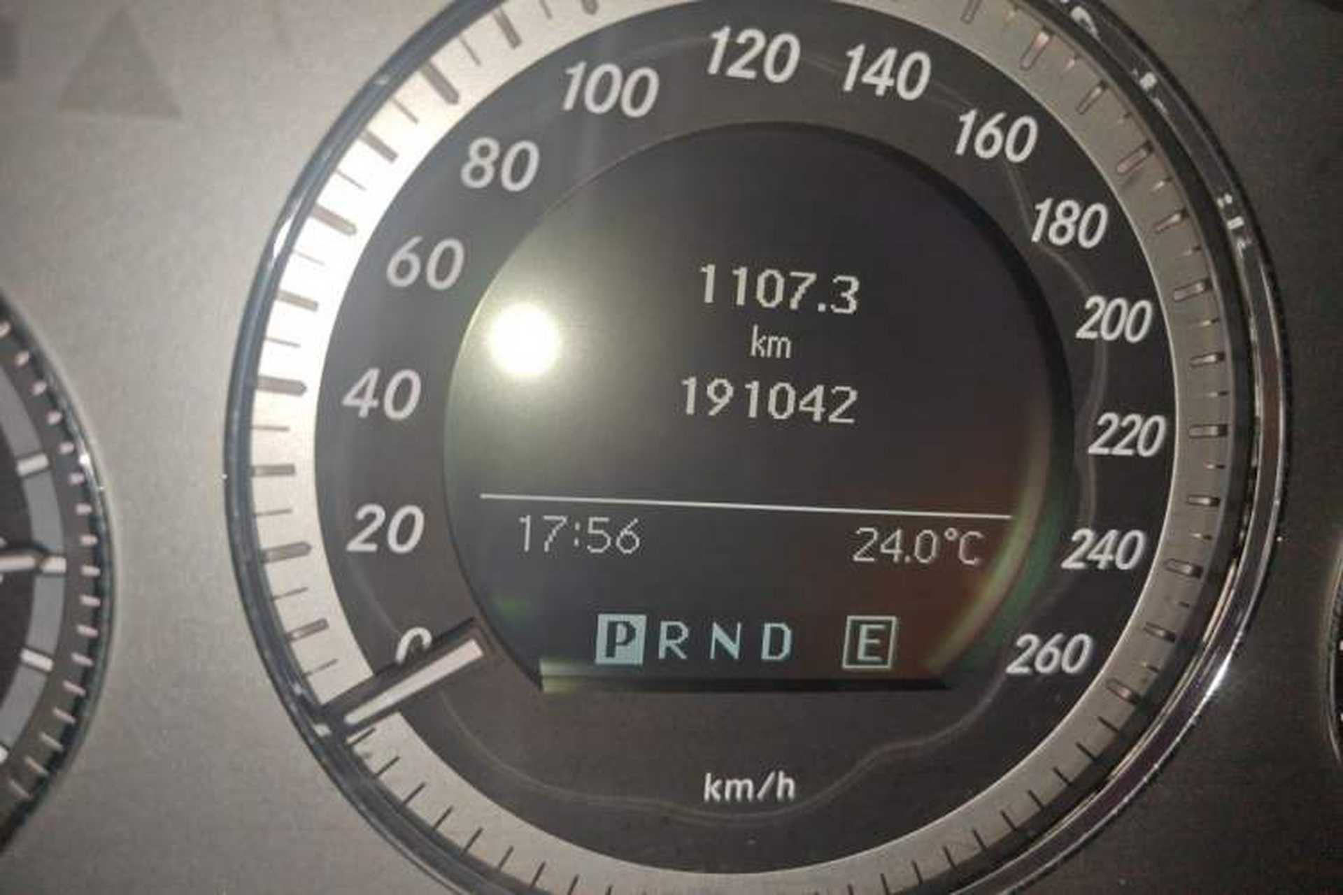 Used Mercedes-Benz GLK-Class 2011 GLK 300 4MATIC Luxury Model Odometer Close Up