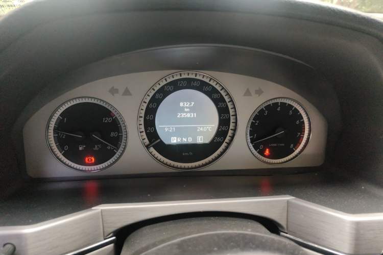 Used Mercedes-Benz GLK-Class 2011 GLK 300 4MATIC Fashion Model Odometer Close Up