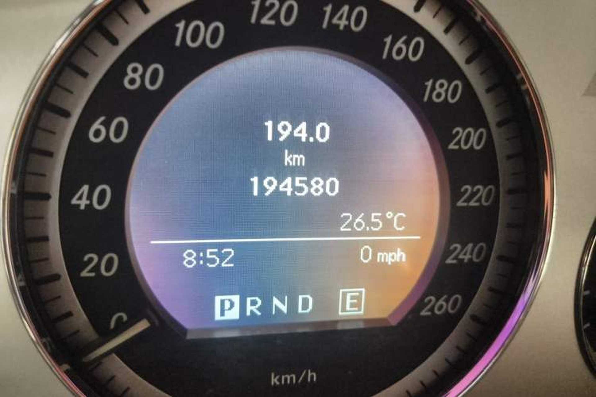 Used Mercedes-Benz GLK-Class 2011 GLK 300 4MATIC Dynamic Model Odometer Close Up