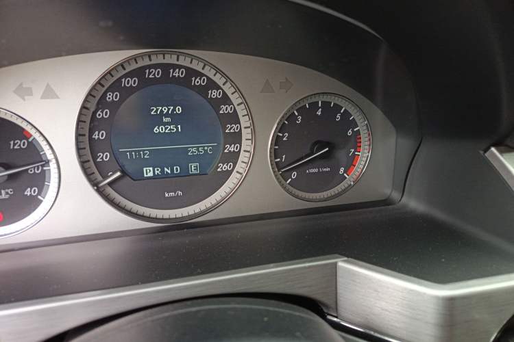 Used Mercedes-Benz GLK-Class 2011 GLK 300 4MATIC Dynamic Model Odometer Close Up
