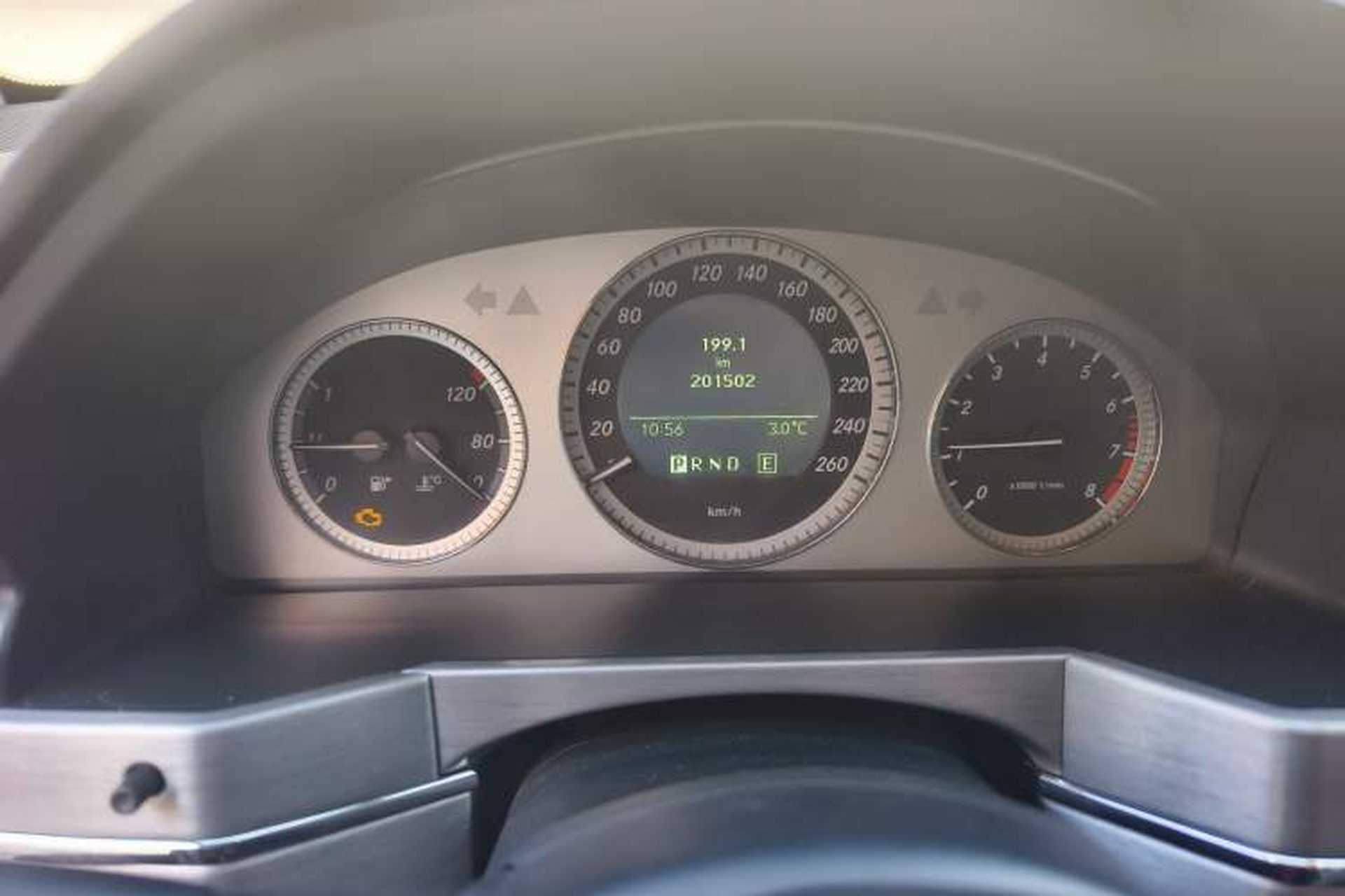 Used Mercedes-Benz GLK-Class 2011 GLK 300 4MATIC Fashion Model Odometer Close Up