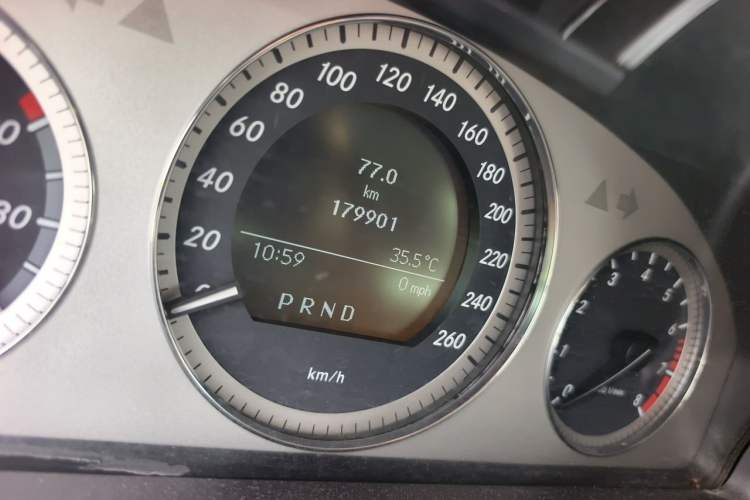 Used Mercedes-Benz GLK-Class 2011 GLK 300 4MATIC Dynamic Model Odometer Close Up