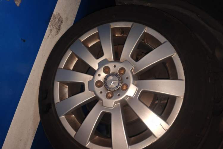 Used Mercedes-Benz GLK-Class 2011 GLK 300 4MATIC Luxury Model Right Front Wheel Hub