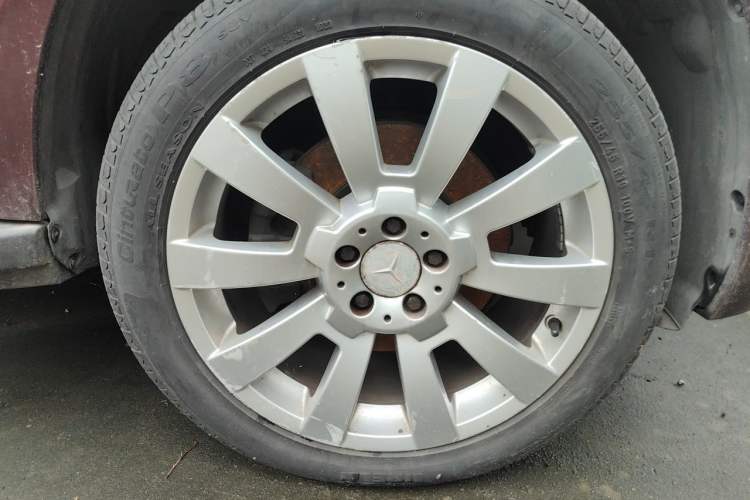 Used Mercedes-Benz GLK-Class 2011 GLK 300 4MATIC Fashion Model Right Front Wheel Hub