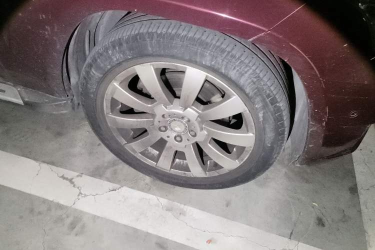 Used Mercedes-Benz GLK-Class 2011 GLK 300 4MATIC Luxury Model Right Front Wheel Hub
