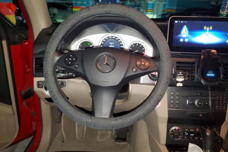 Used Mercedes-Benz GLK-Class 2011 GLK 300 4MATIC Dynamic Model Steering Wheel