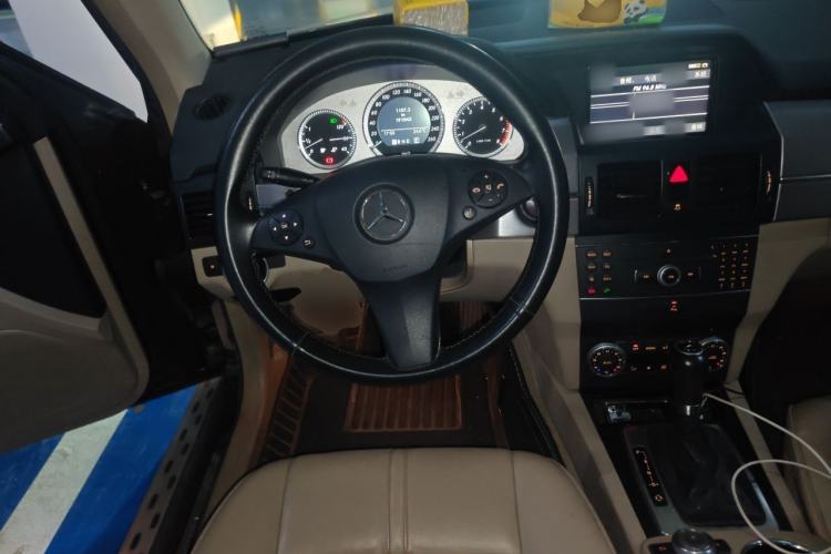 Used Mercedes-Benz GLK-Class 2011 GLK 300 4MATIC Luxury Model Steering Wheel