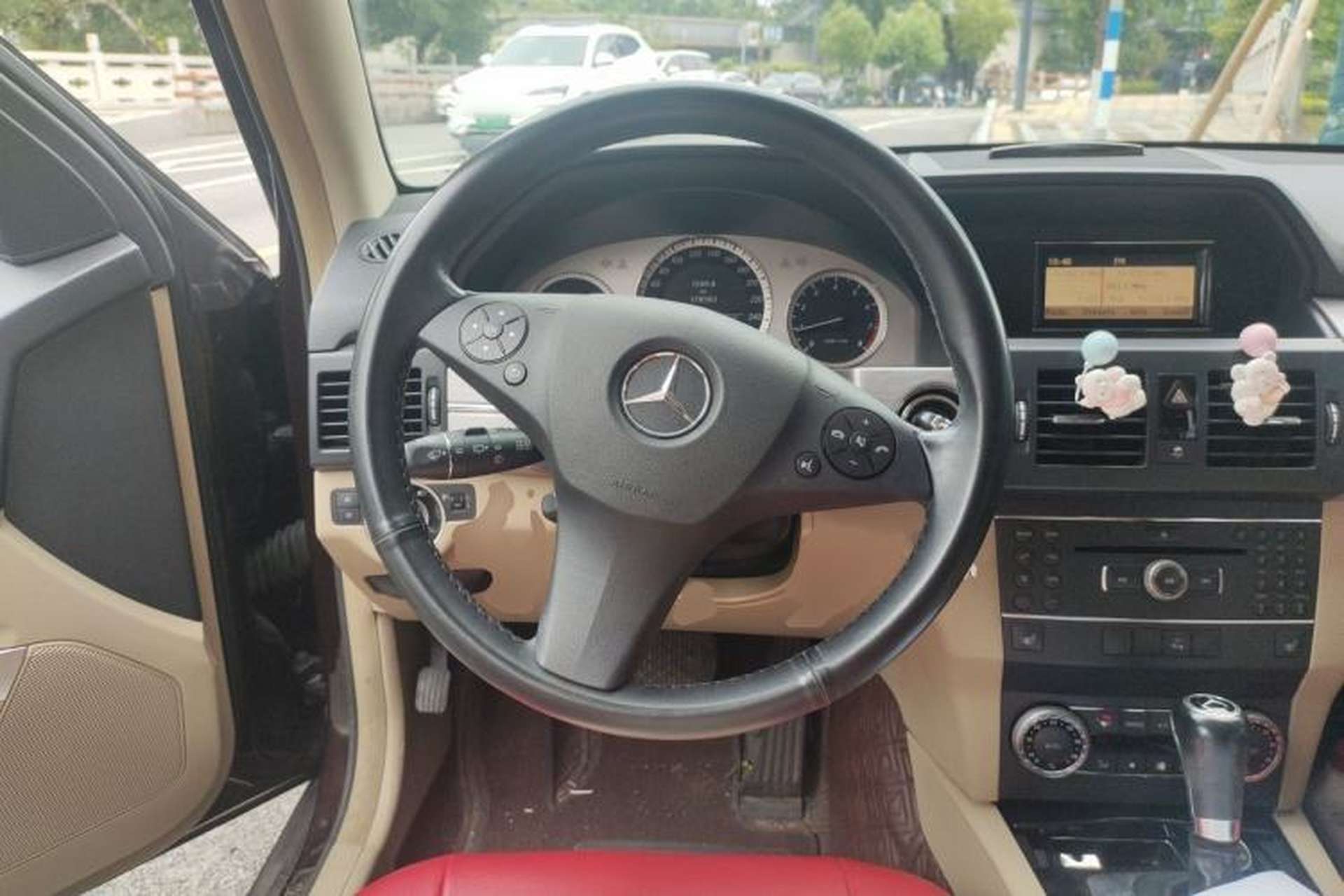 Used Mercedes-Benz GLK-Class 2011 GLK 300 4MATIC Dynamic Model Steering Wheel