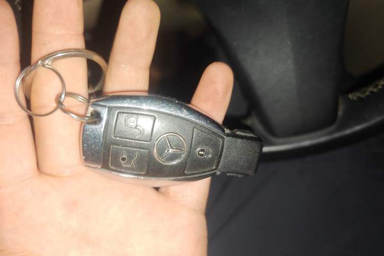 Used Mercedes-Benz GLK-Class 2011 GLK 300 4MATIC Luxury Model Vehicle Key