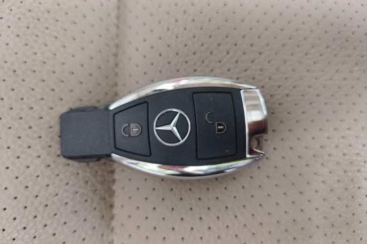 Used Mercedes-Benz GLK-Class 2011 GLK 300 4MATIC Dynamic Model Vehicle Key