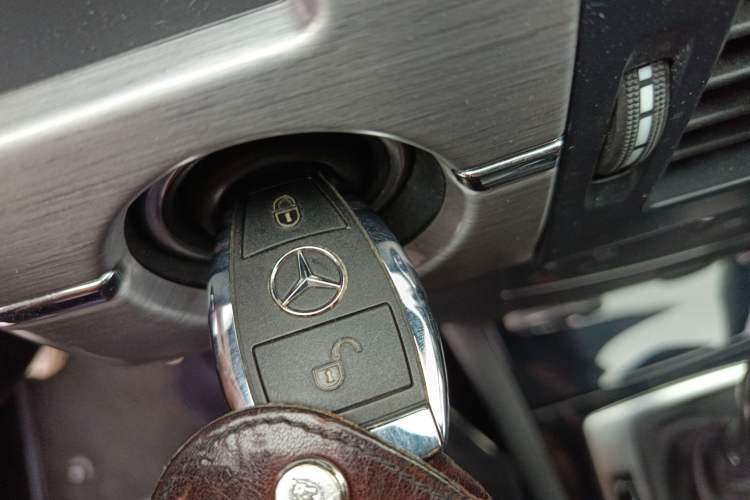 Used Mercedes-Benz GLK-Class 2011 GLK 300 4MATIC Dynamic Model Vehicle Key