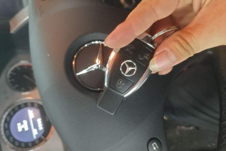 Used Mercedes-Benz GLK-Class 2011 GLK 300 4MATIC Luxury Model Vehicle Key