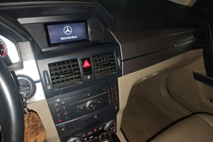 Used Mercedes-Benz GLK-Class 2011 GLK 300 4MATIC Dynamic Model Audio And AC Panel